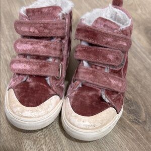 Kids Velcro Sneakers in Pink Velvet